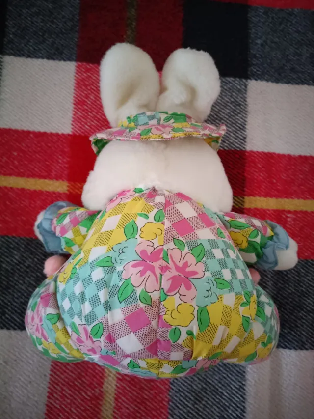 Peluche coniglio vestito