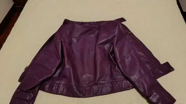 Cazadora de piel morada