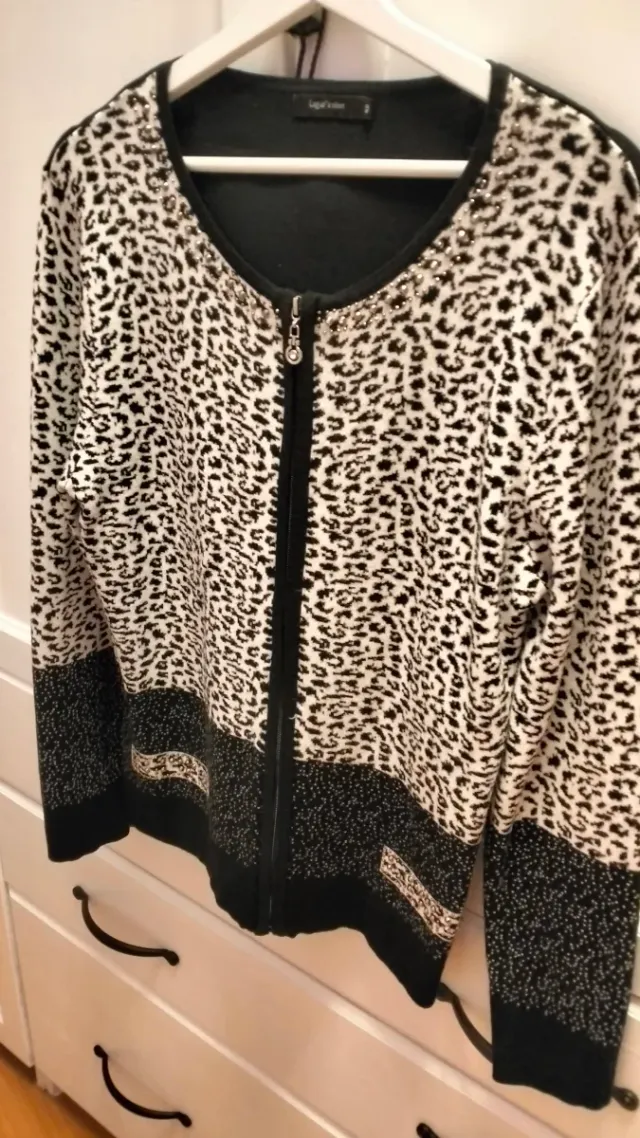 Cárdigan con cremallera y estampado animal