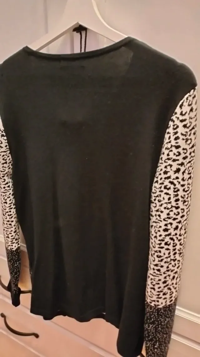 Cárdigan con cremallera y estampado animal