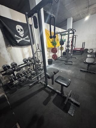 Máquina polea jalón pecho y remo