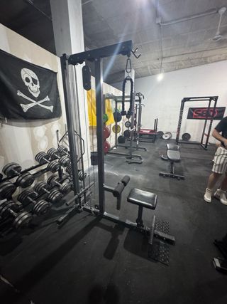 Máquina polea jalón pecho y remo