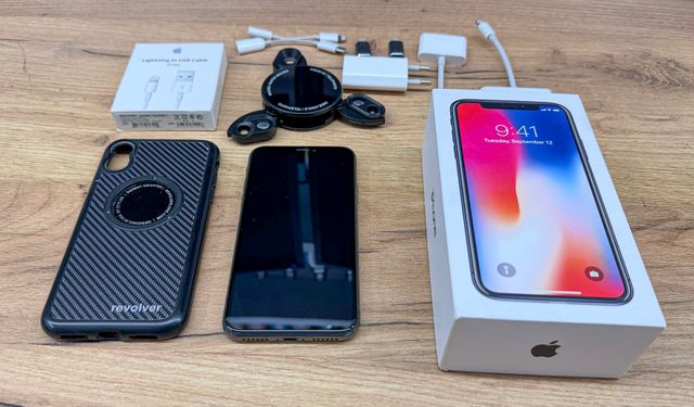iPhone X 64GB Nero/Argento + Accessori