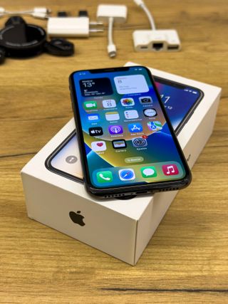 iPhone X 64GB Nero/Argento + Accessori