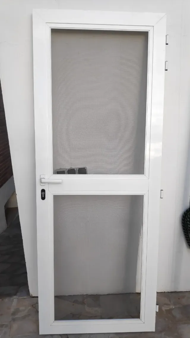 Puerta aluminio mosquitera