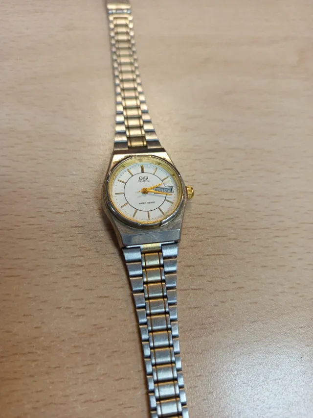 ESCUCHO OFERTAS Reloj Q&Q Quartz Vintage