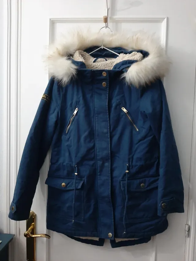 Parka azul con borreguito