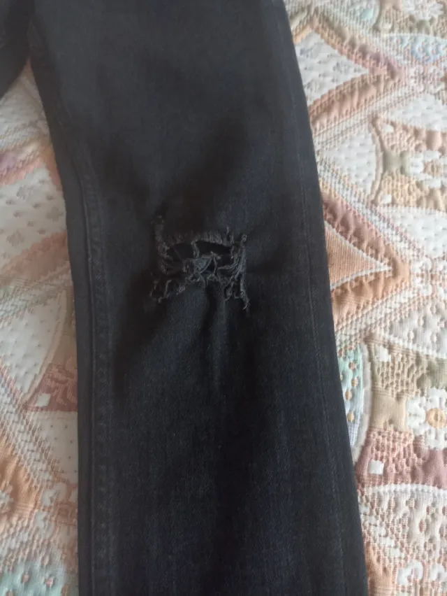 Pantalón negro hombre pitillo