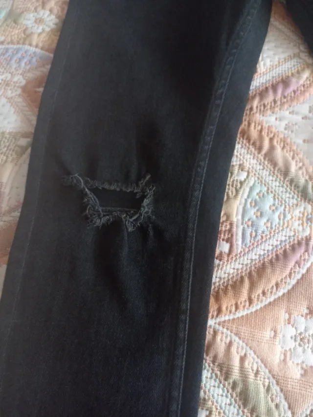 Pantalón negro hombre pitillo