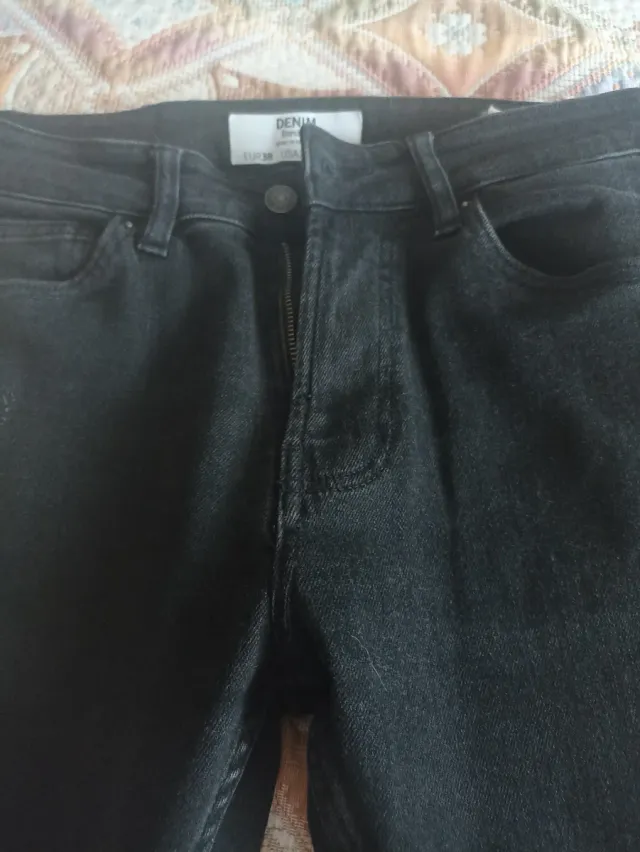 Pantalón negro hombre pitillo