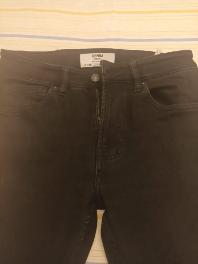 Pantalón negro hombre pitillo