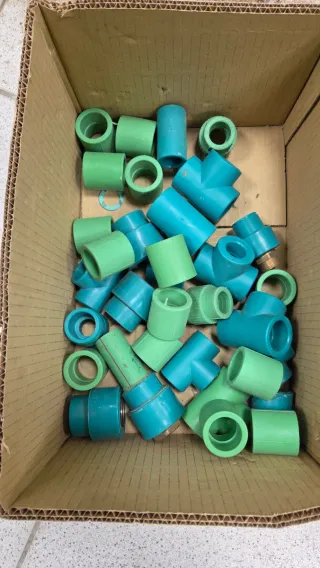 Accesorios Fontanería PVC Verde y Azul