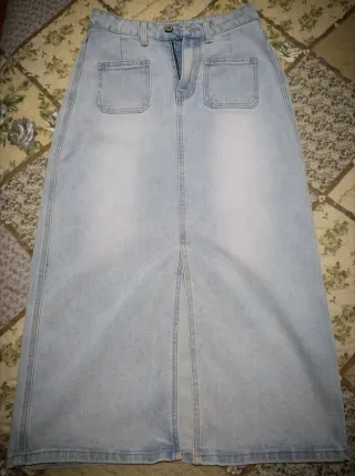 Falda vaquera larga con abertura frontal