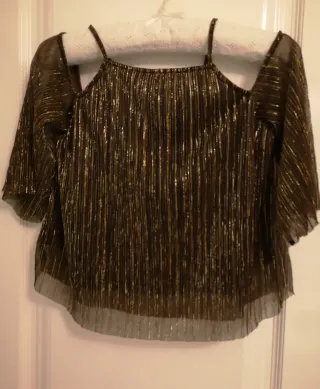 Blusa dorada fiesta tirantes hombros descubiertos