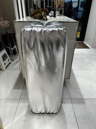 Allestimento vetrina portaoggetti