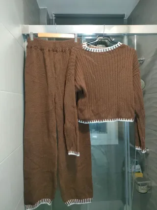 Conjunto mujer marrón y blanco
