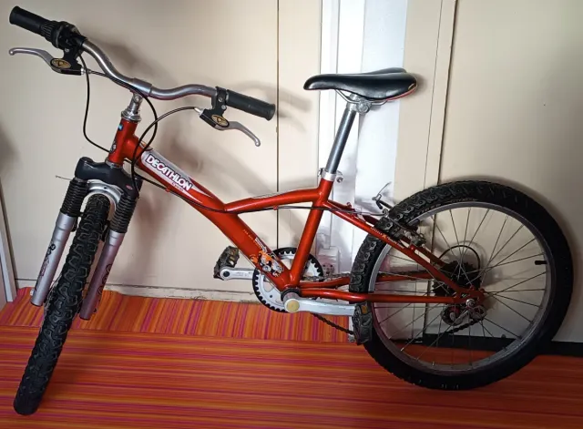 Bicicleta infantil Decathlon roja