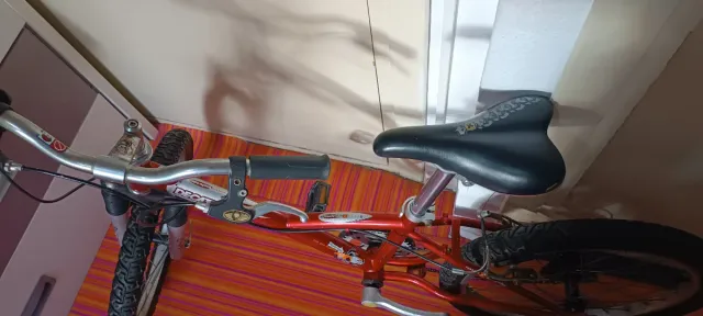 Bicicleta infantil Decathlon roja