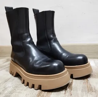 Botines Chelsea piel piso track. Zara.