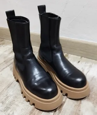 Botines Chelsea piel piso track. Zara.