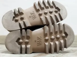 Botines Chelsea piel piso track. Zara.