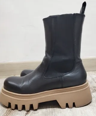 Botines Chelsea piel piso track. Zara.