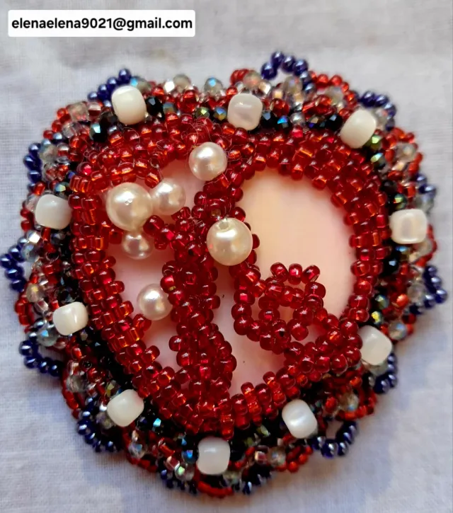 Broche Corazón Rojo y Blanco