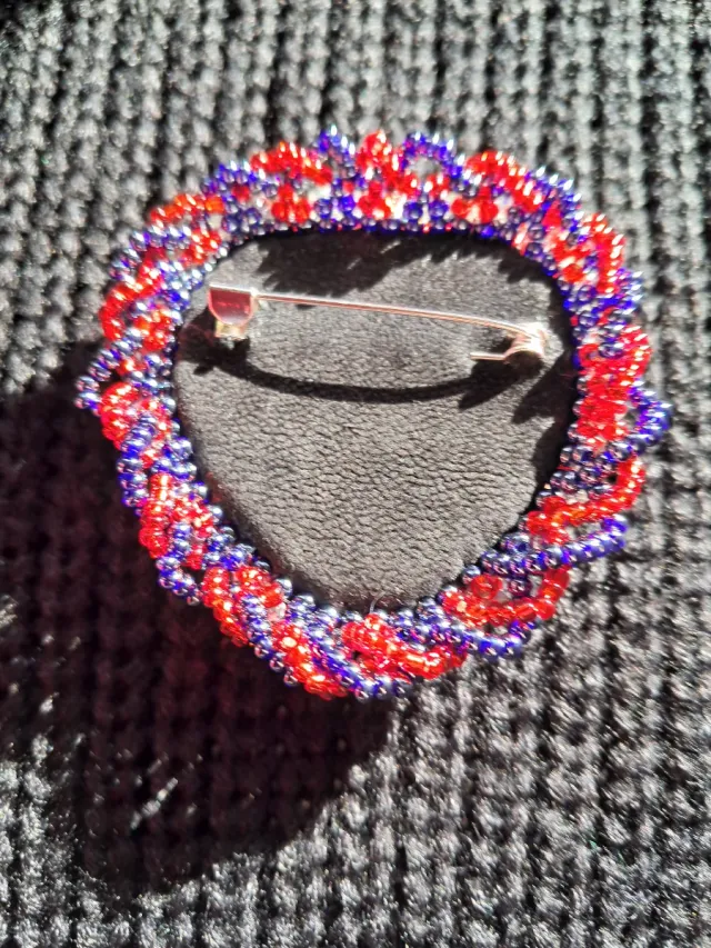 Broche Corazón Rojo y Blanco