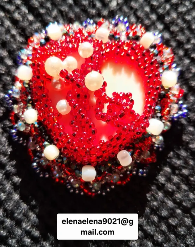 Broche Corazón Rojo y Blanco