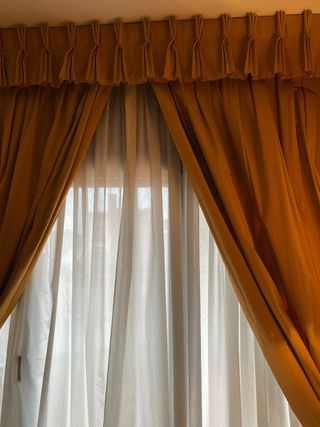 Cortinas Pepe Peñalver color mostaza