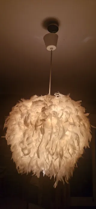 Lámpara de plumas blanca