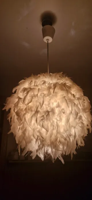Lámpara de plumas blanca