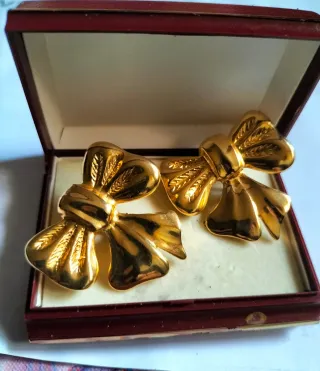 Pendientes antiguos chapados en oro