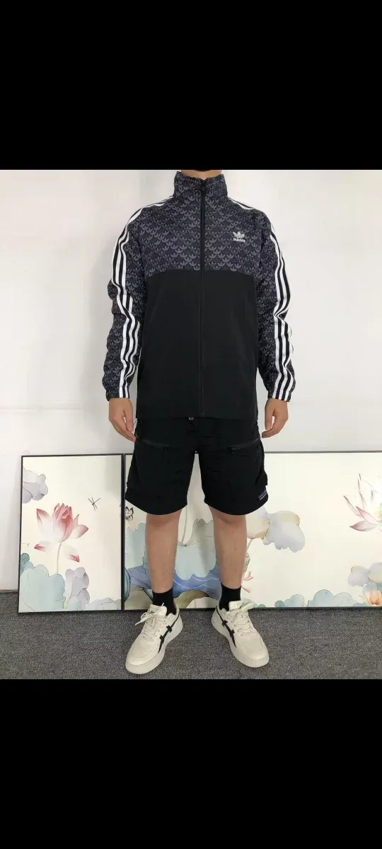 Chaqueta Adidas Negra y Gris Estampada