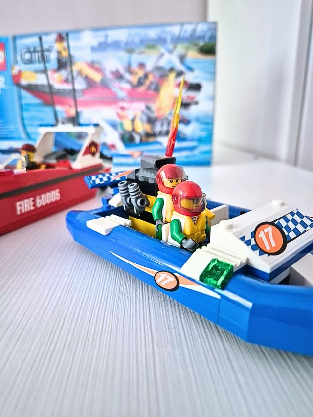 Lego City 60005 Barco Bomberos y Competición