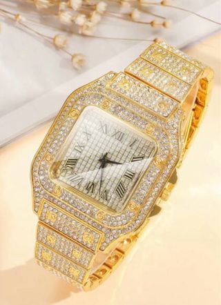 Reloj de Lujo Dorado con Diamantes