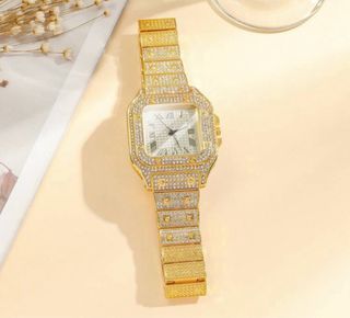 Reloj de Lujo Dorado con Diamantes