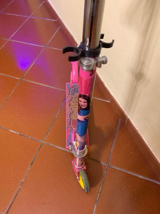 Monopattino rosa con personaggi