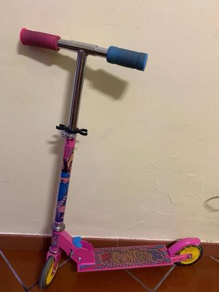 Monopattino rosa con personaggi