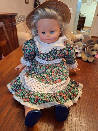 bambola schicchera anni 90 con accessori