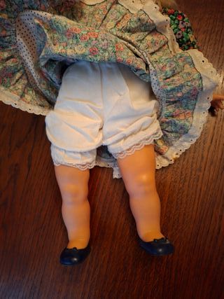 bambola schicchera anni 90 con accessori