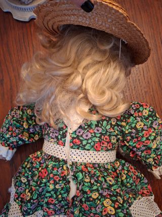 bambola schicchera anni 90 con accessori