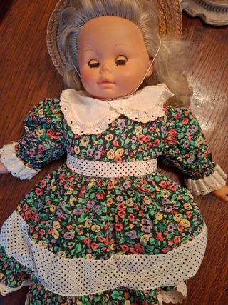 bambola schicchera anni 90 con accessori