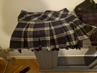 3 Faldas de tablas cuadros morada burdeos amarilla