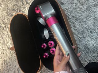 Moldeador Dyson Marrón