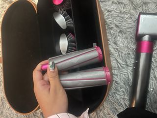 Moldeador Dyson Marrón