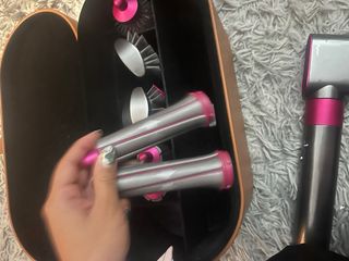 Moldeador Dyson Marrón