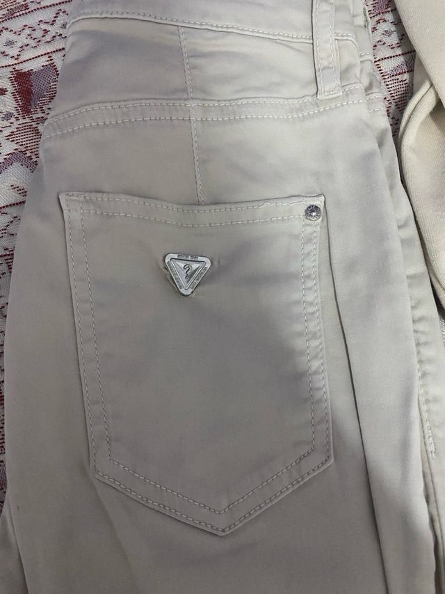 Pantalones Guess Beige