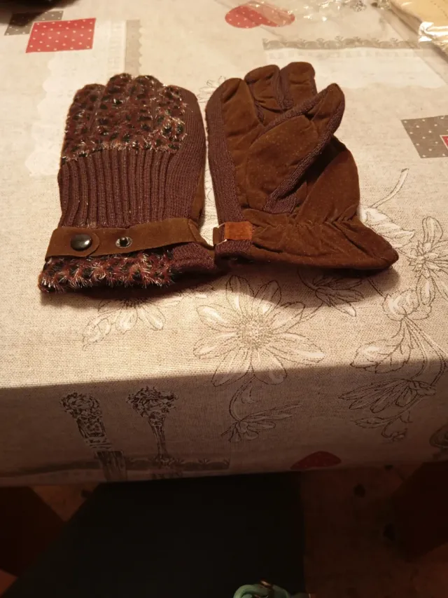 Guantes de mujer marrones y multicolor. Venta pres