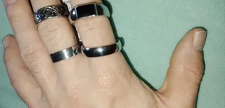 Anelli uomo bigiotteria neri e argentati